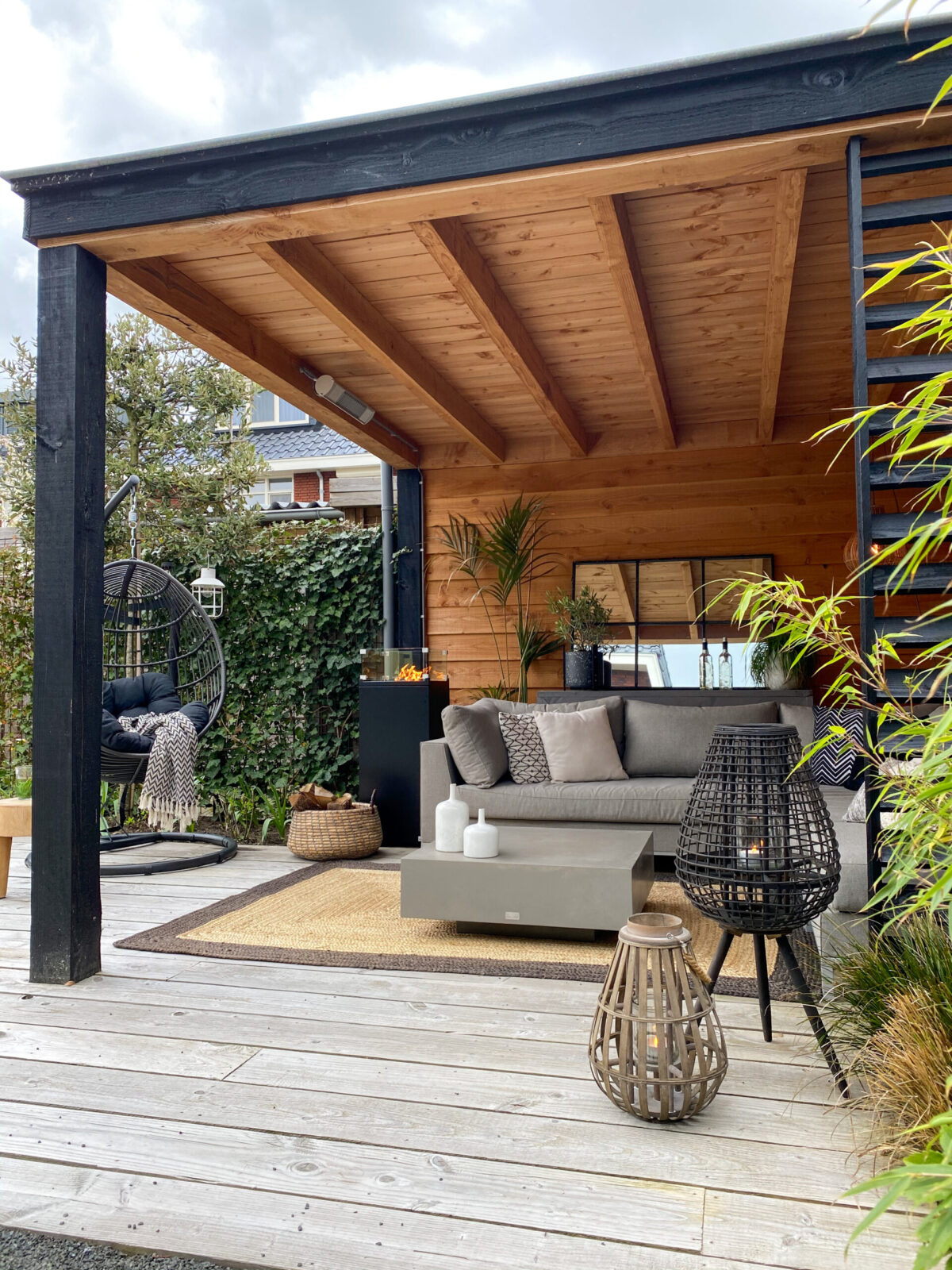 7 tips om je tuin te ontwerpen - overkapping - veranda - loungeset