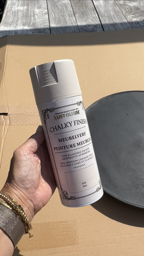 DIY Chalky Finish Rustoleum spray paint