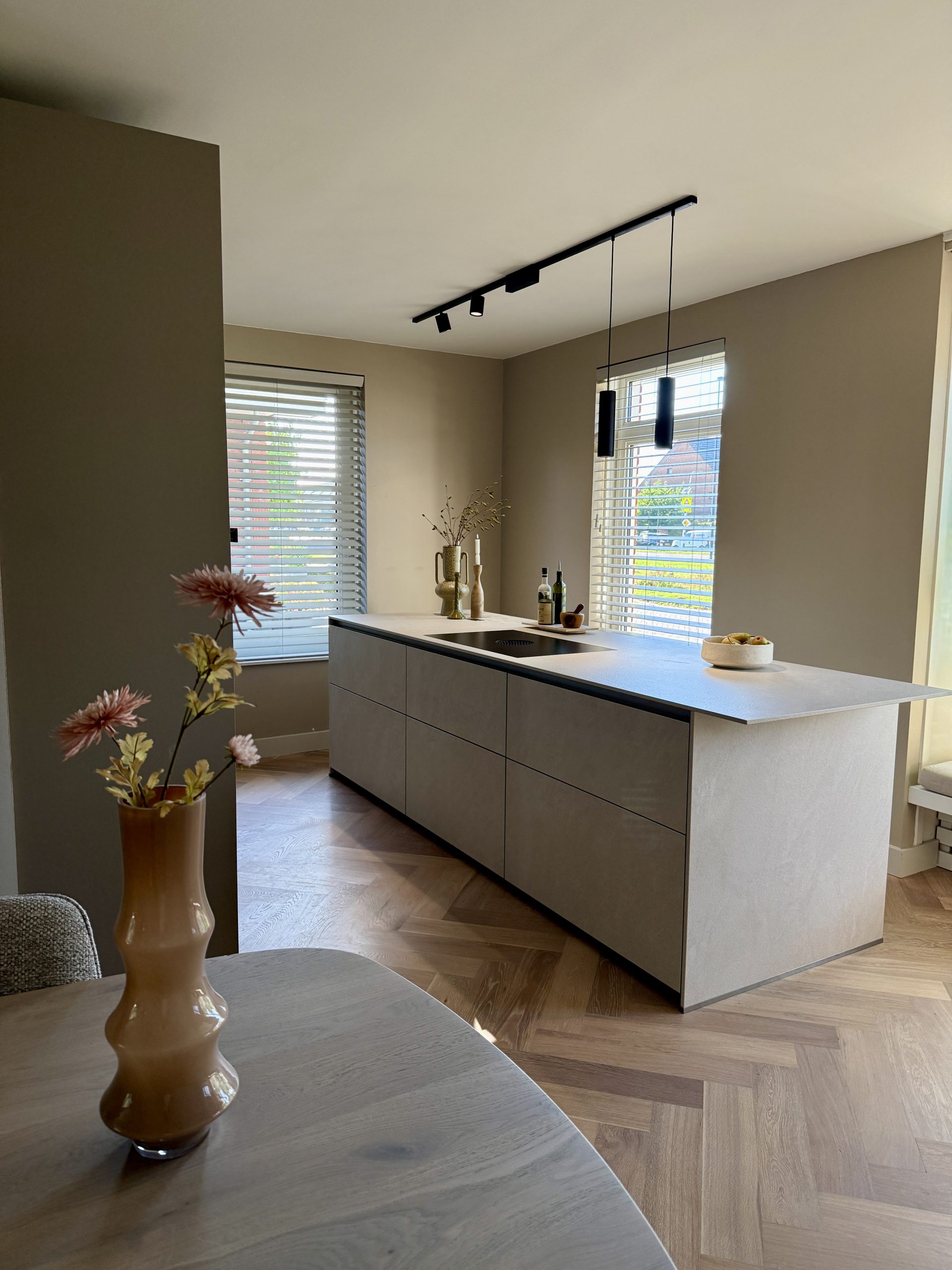 kookeiland met lades beige